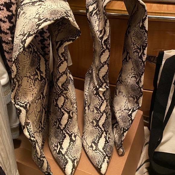 STEVE MADDEN BOOTS - Picture 15 of 17